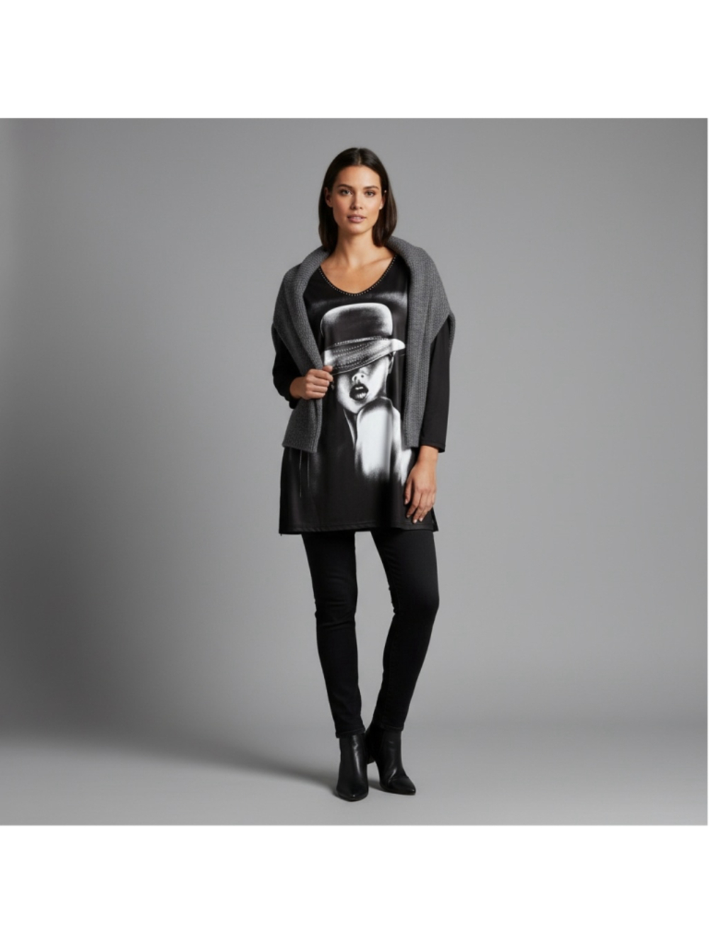 Women's Kristen's Kloset Tunic XL Black White Graphic Print